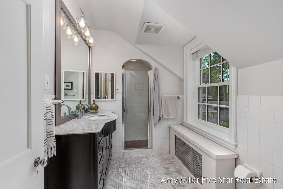 Cambridge Blvd Se, Grand Rapids, MI 49506
