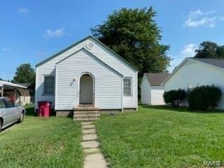 W Gladys St, Sikeston, MO 63801