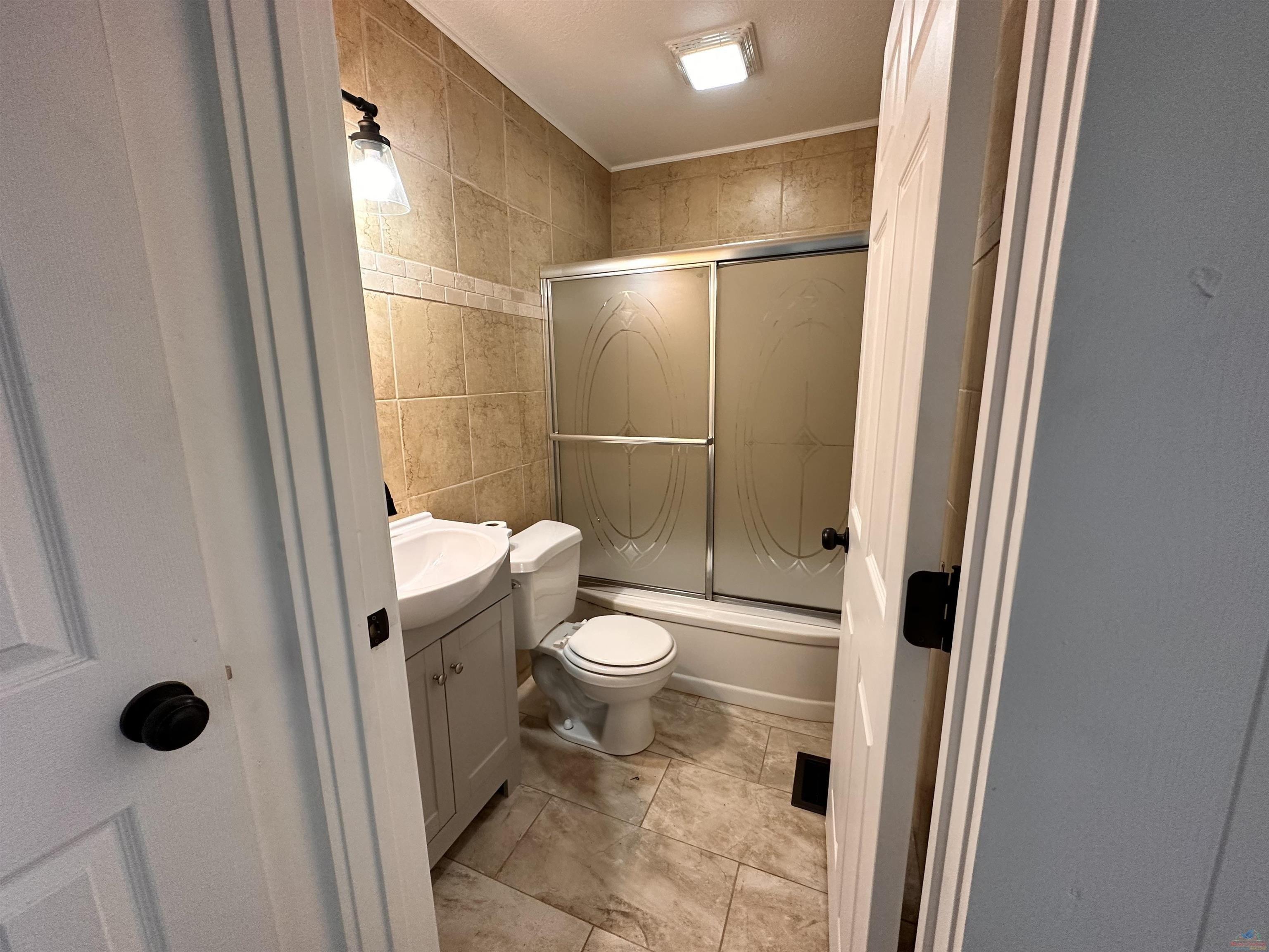 S Orchard St, Clinton, MO 64735