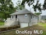 Lafayette Dr, Shirley, NY 11967