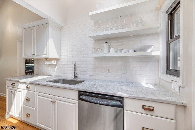 Lakeside Dr E, Highland Lakes, NJ 07422