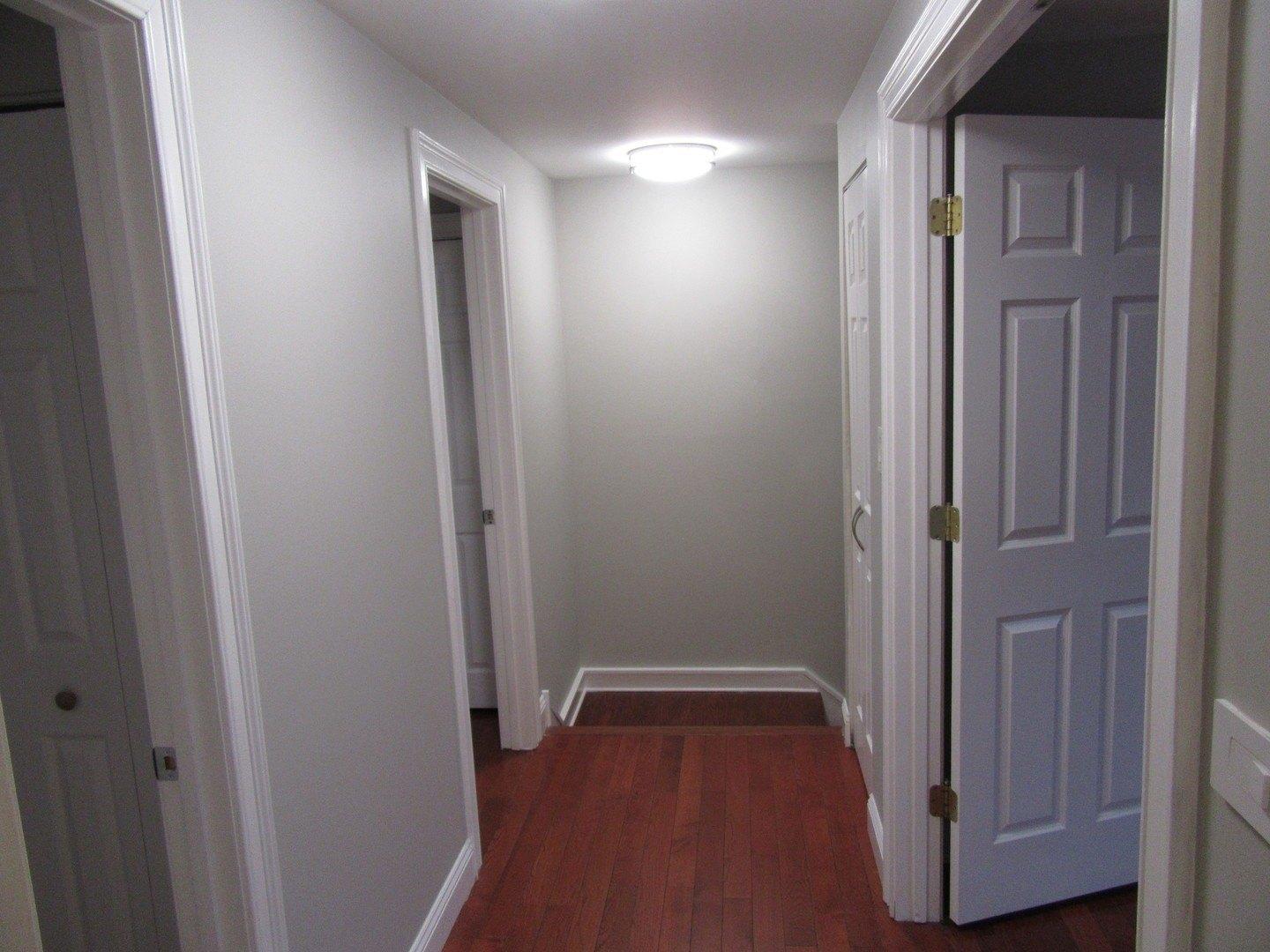 Governors Ln, Hoffman Estates, IL 60169