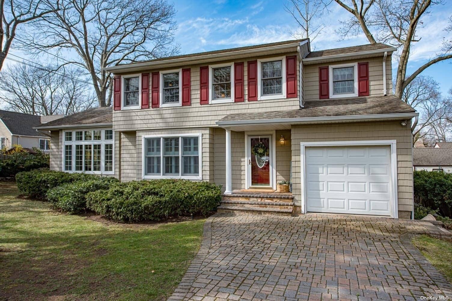 Van Buren Dr, Centerport, NY 11721