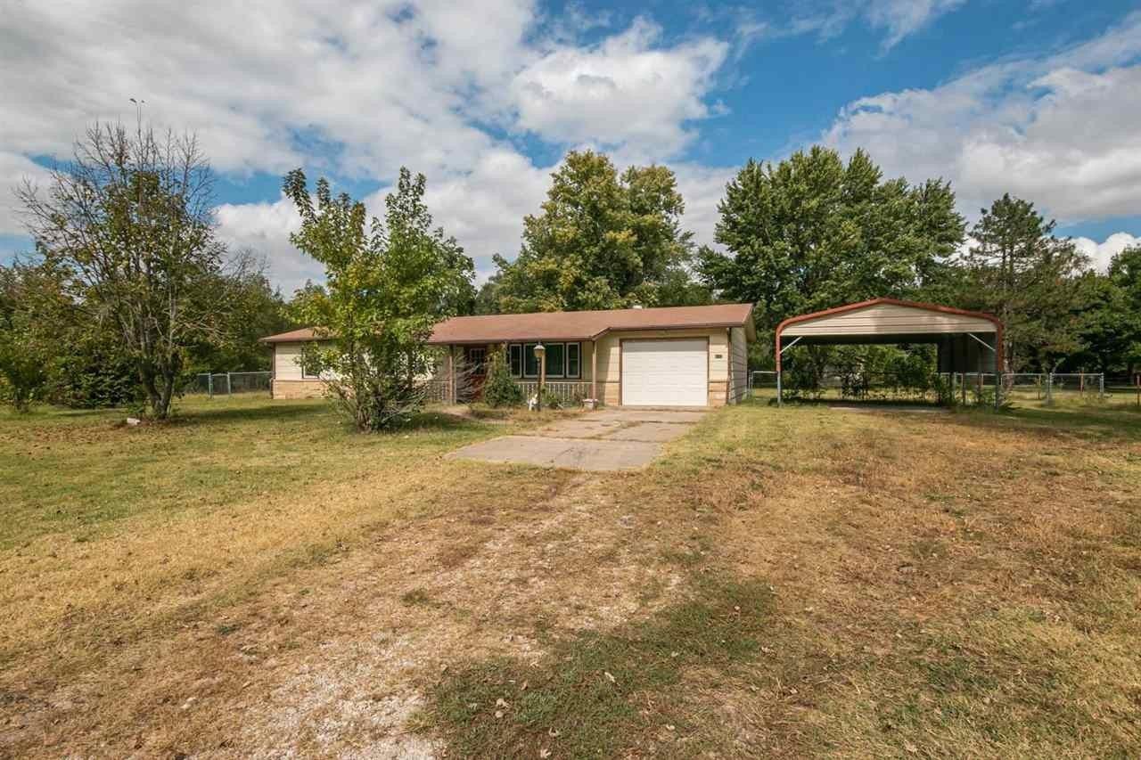 Glendale Cir, Manhattan, KS 66502