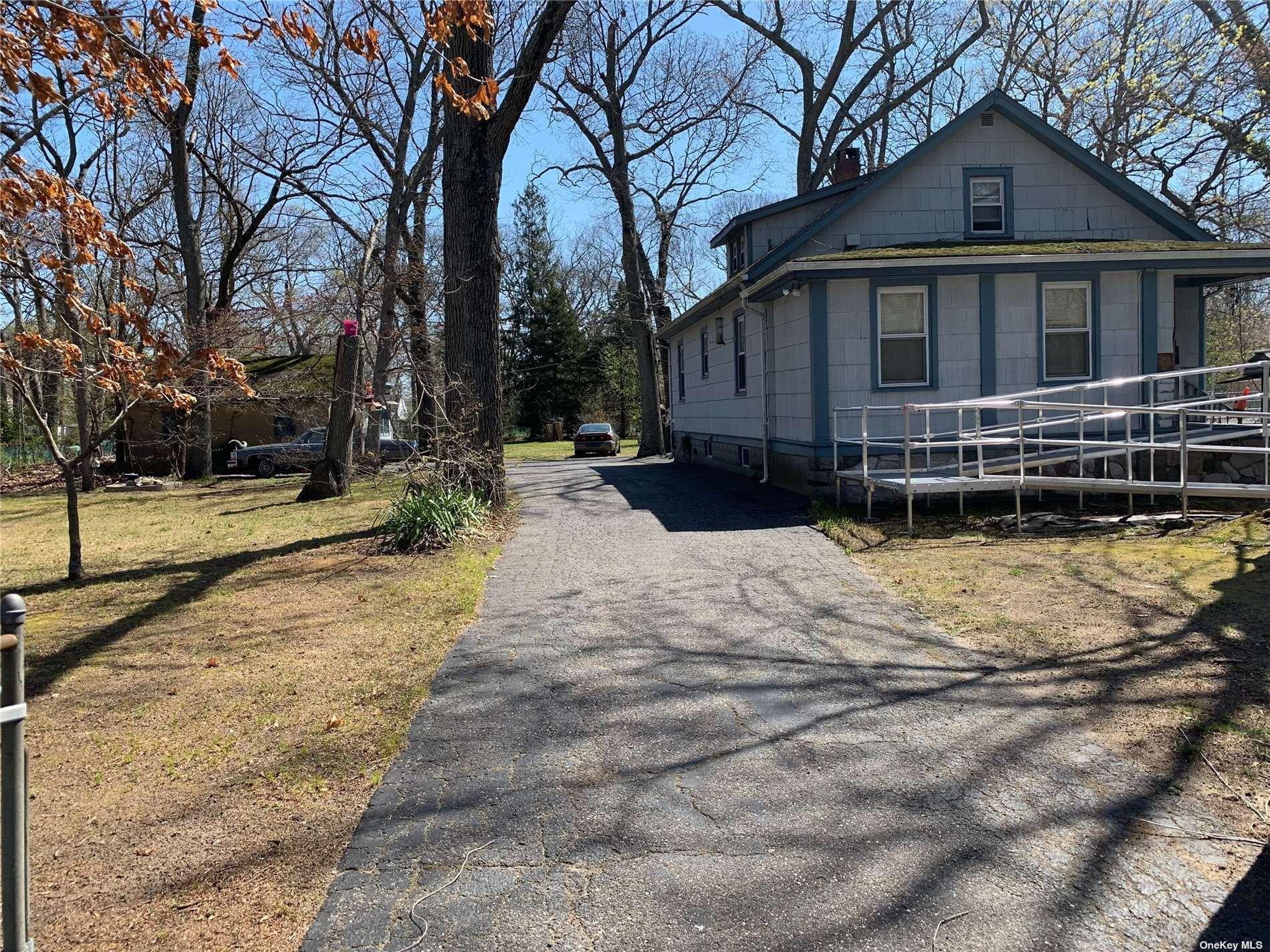 N Washington Ave, Centereach, NY 11720
