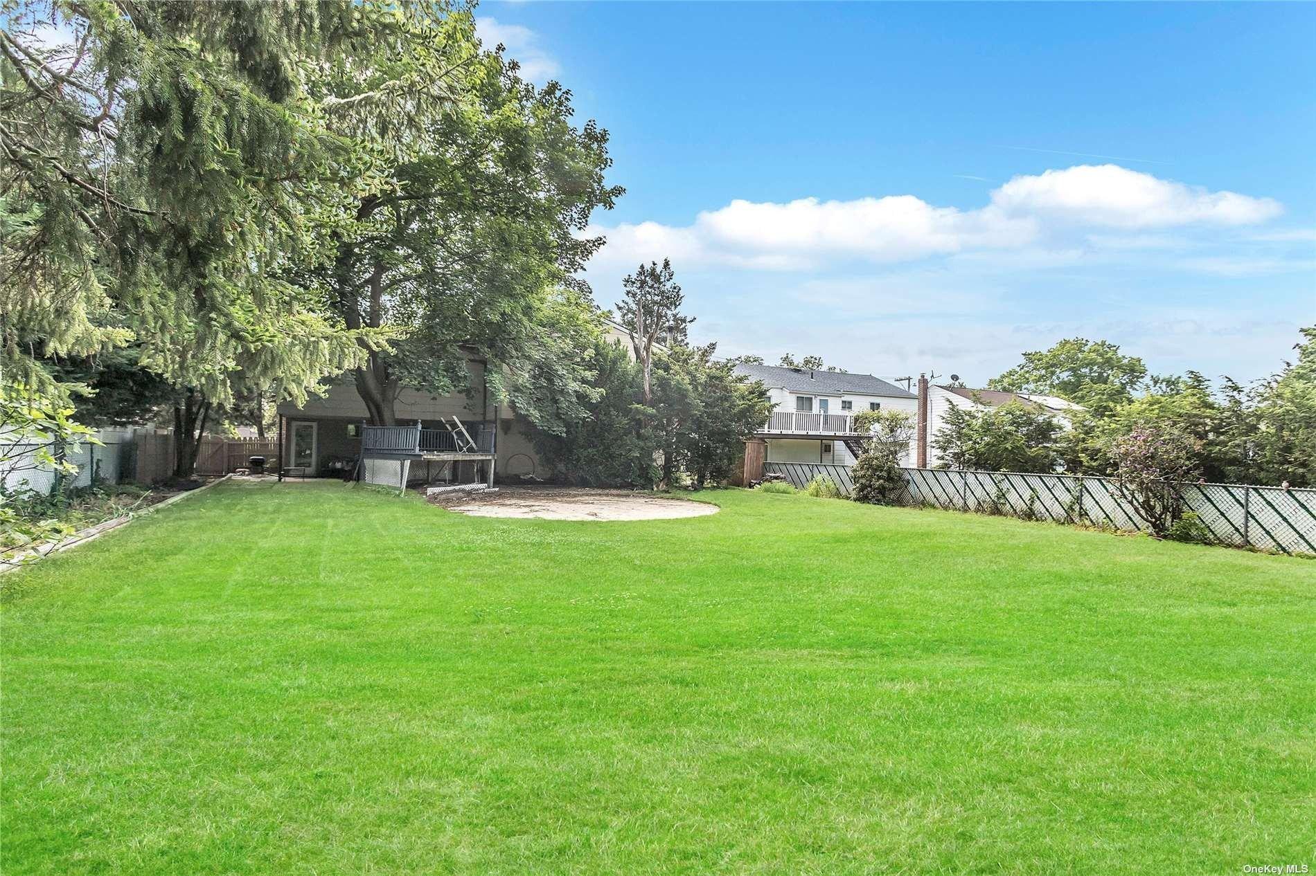 Denton Ave, New Hyde Park, NY 11040