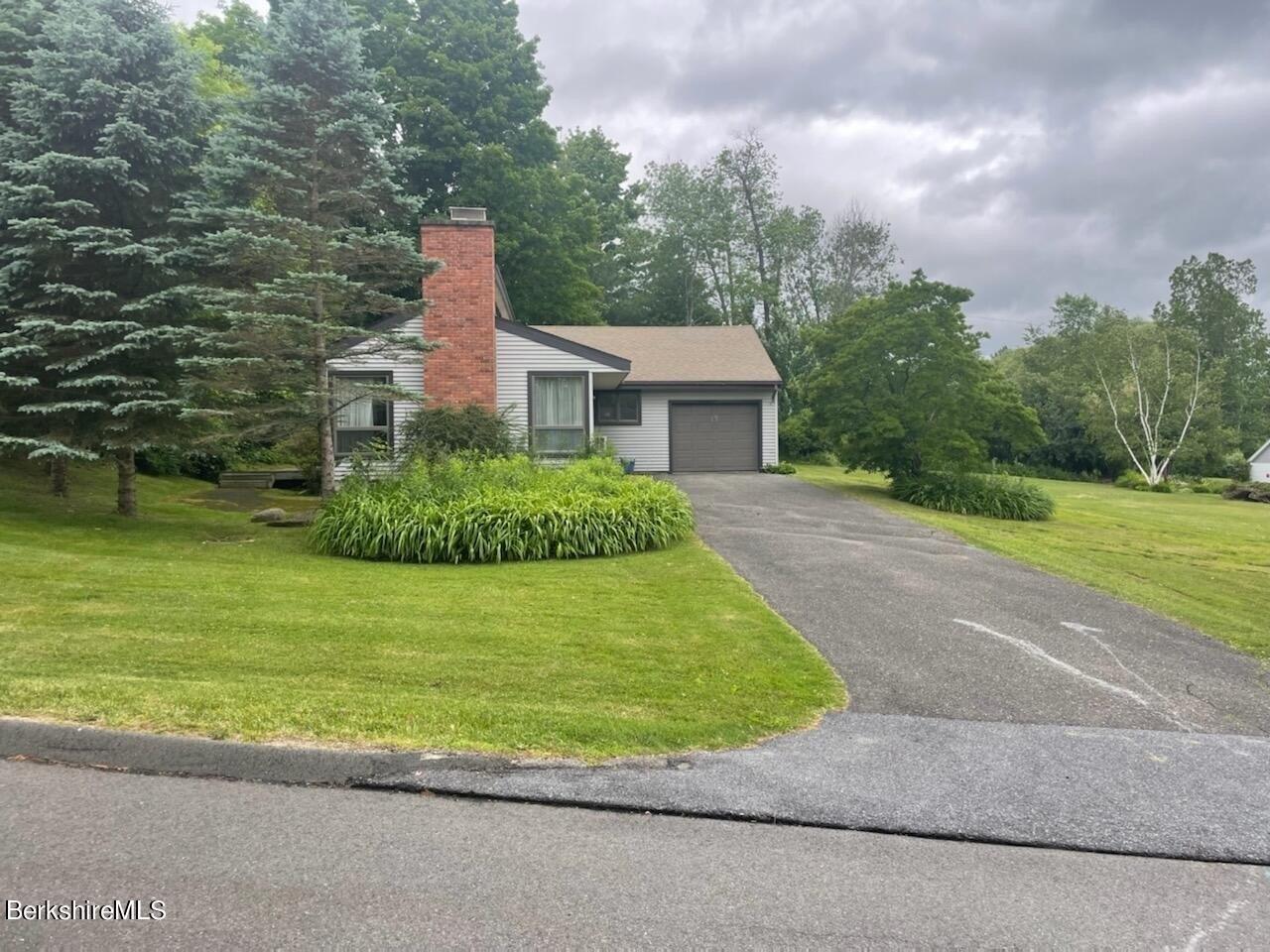 Holly Ln, Williamstown, MA 01267