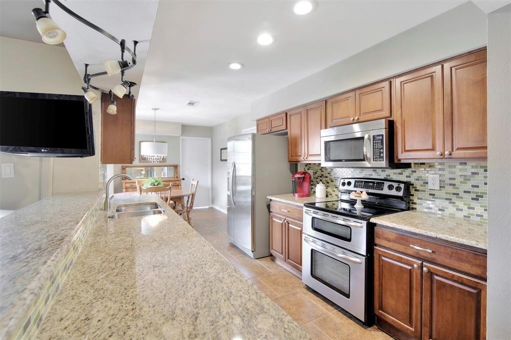 Mullins Dr, Plano, TX 75025