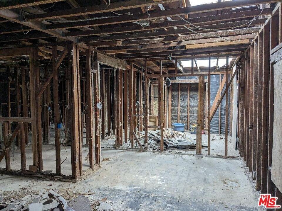 W 111th St, Los Angeles, CA 90061