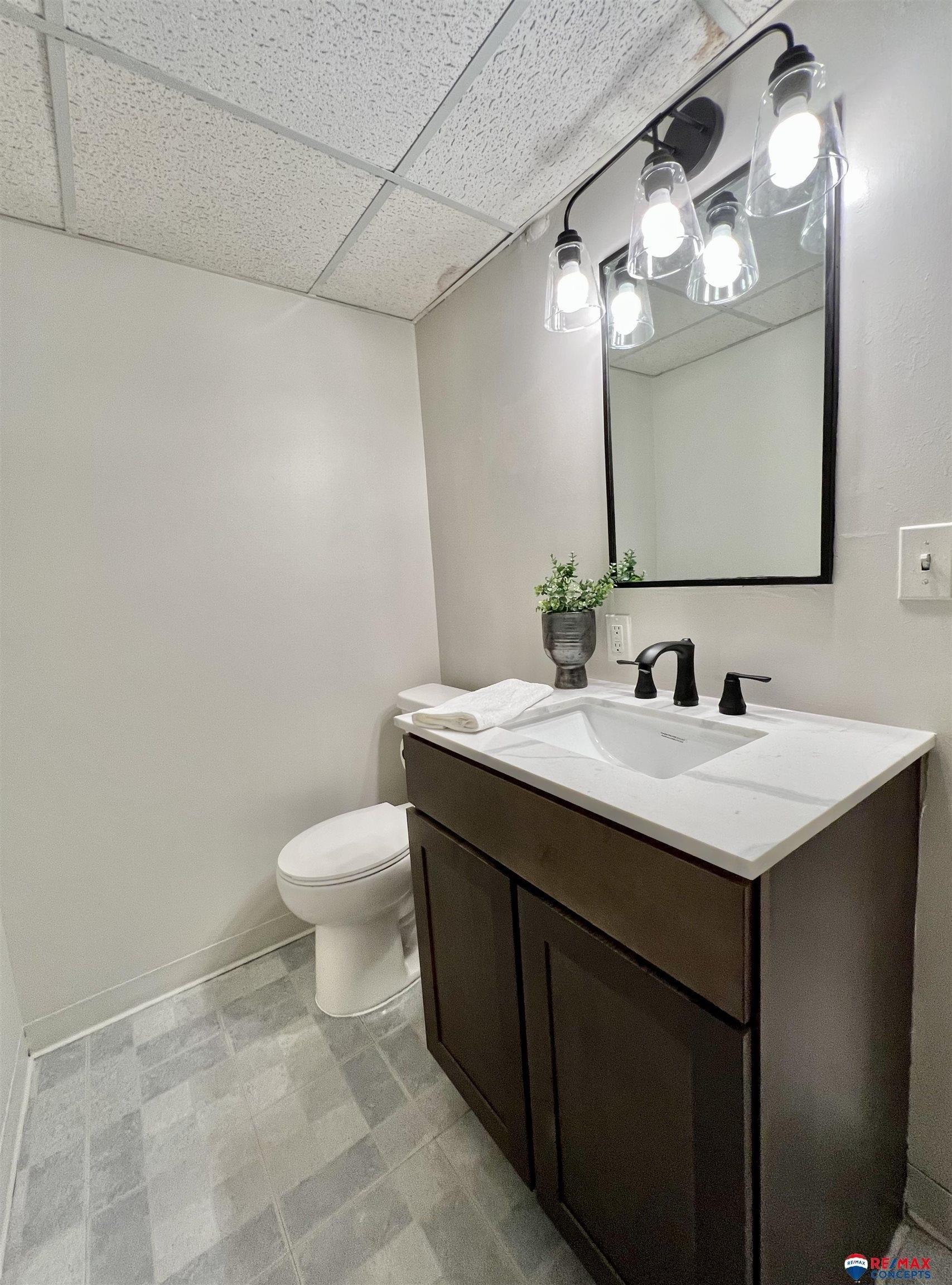Heumann Dr, Lincoln, NE 68504