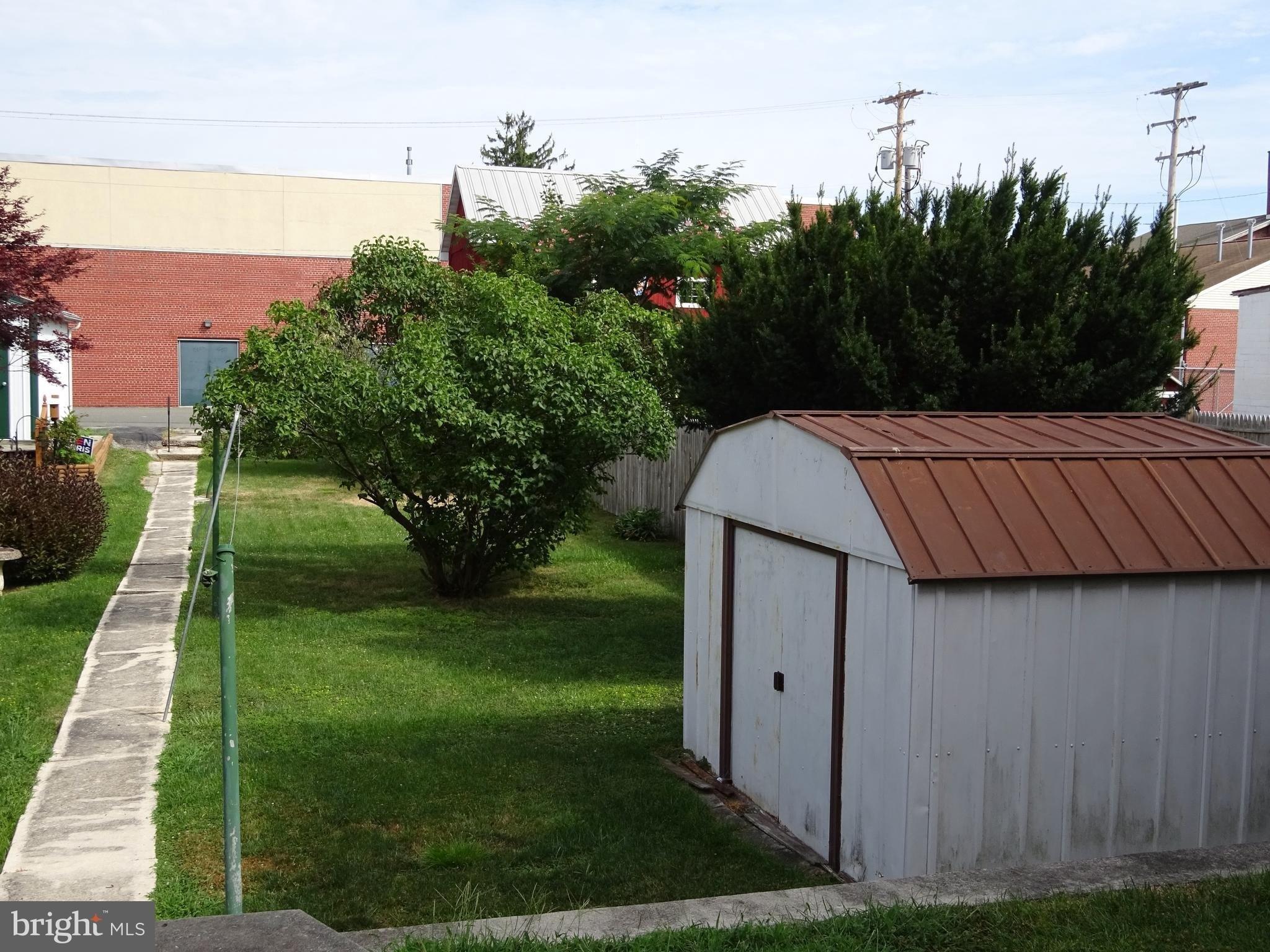 W Washington St, Fleetwood, PA 19522