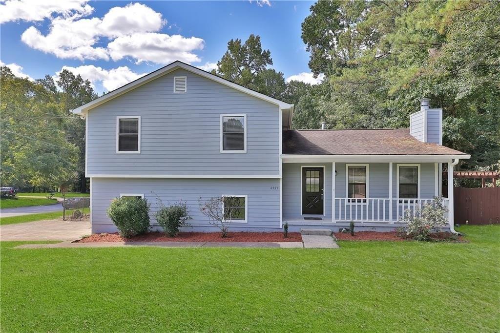 Summer Wood Dr, Snellville, GA 30039