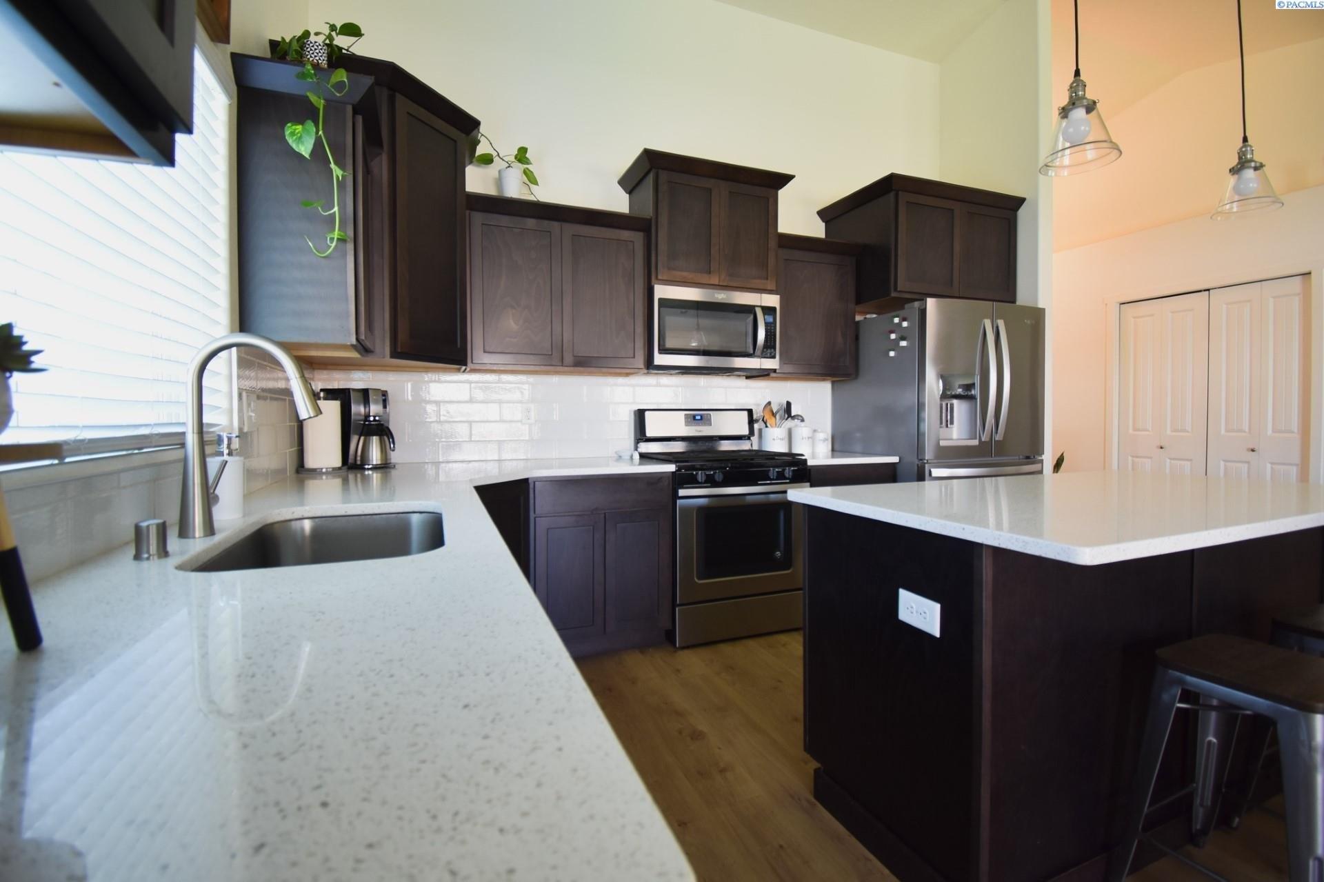 Sidon Ln, Pasco, WA 99301