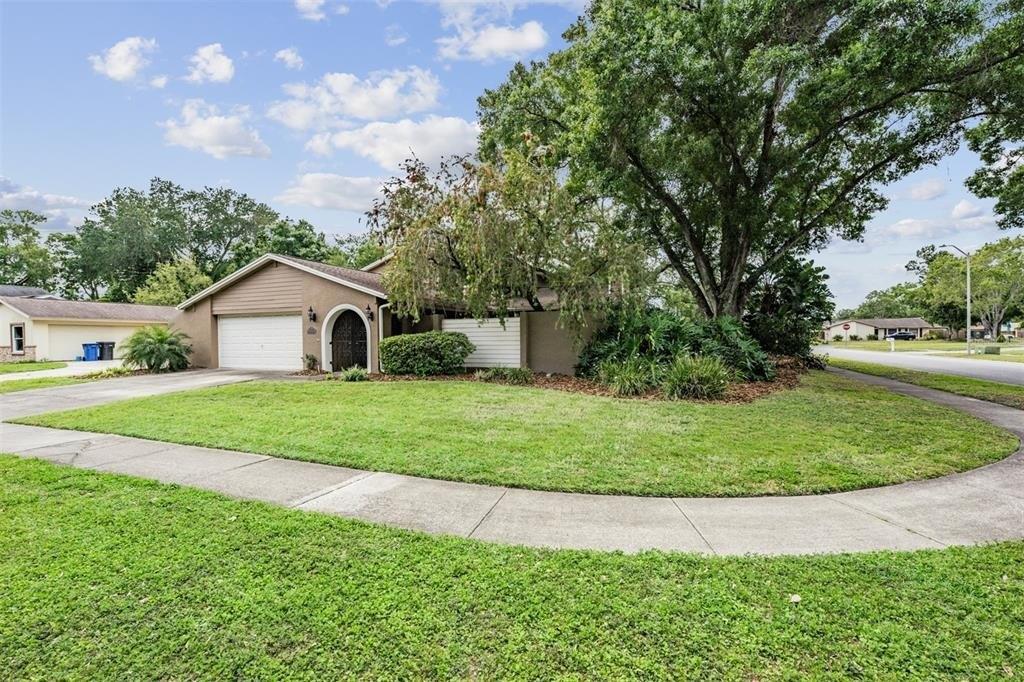 Knollview Dr, Tampa, FL 33624