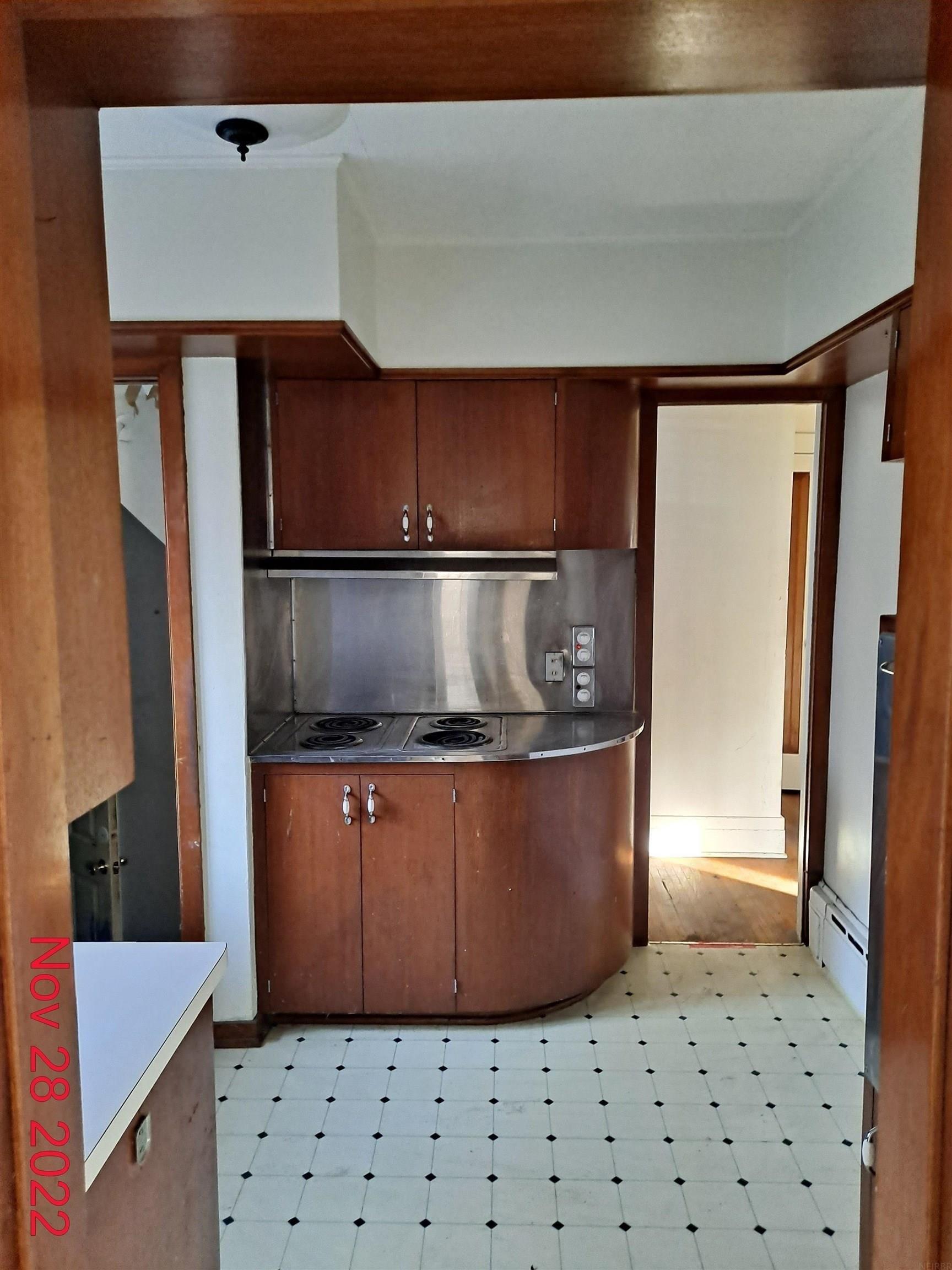 Vine St, Waterloo, IA 50703