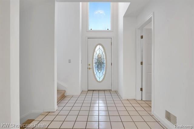 Three Ponds Ct, West Bloomfield, MI 48324