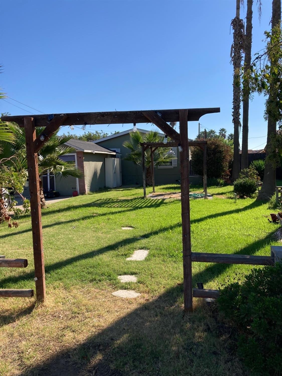 Maple St, Chowchilla, CA 93610
