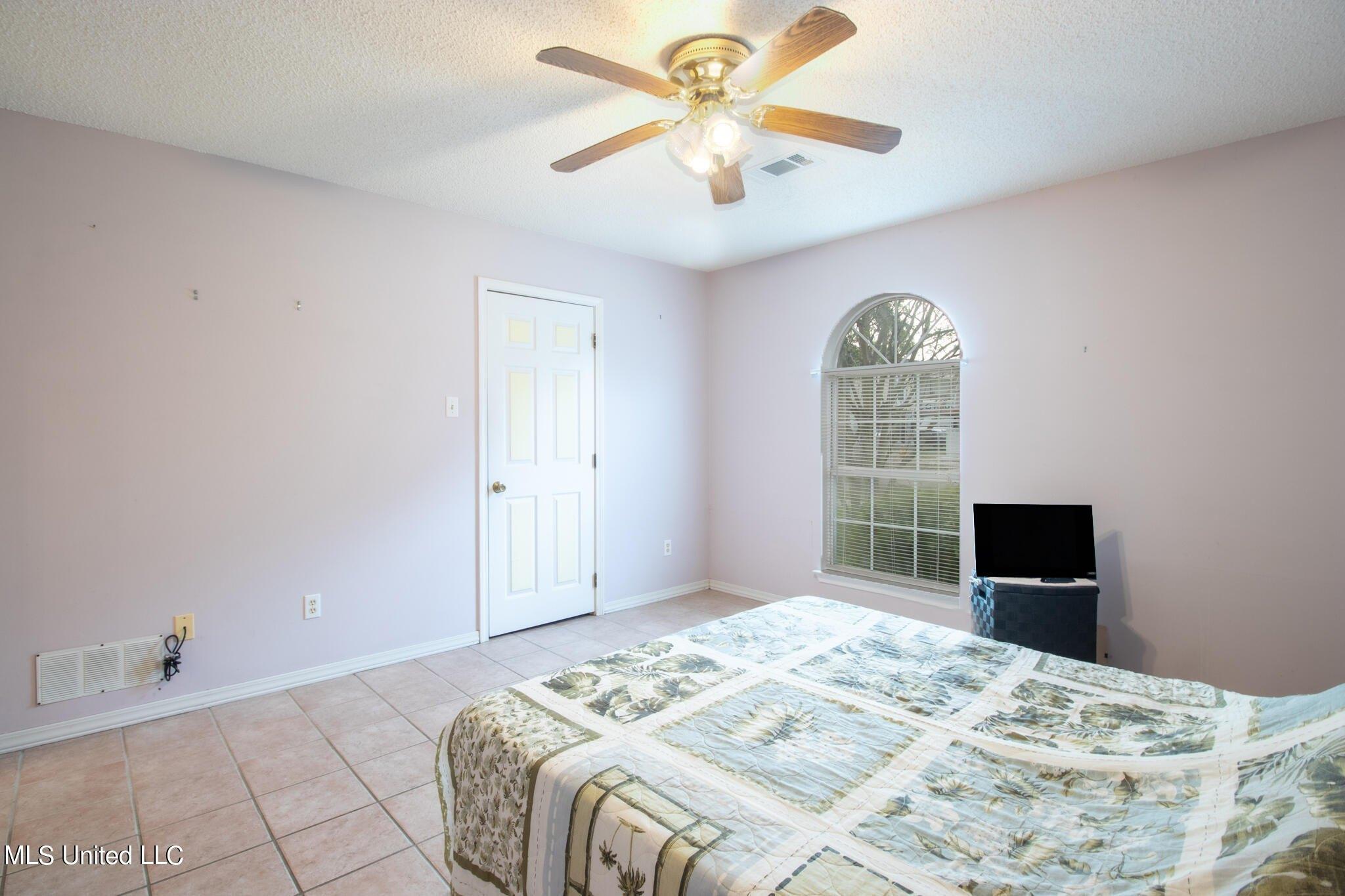 Briarfield Ave, Biloxi, MS 39531