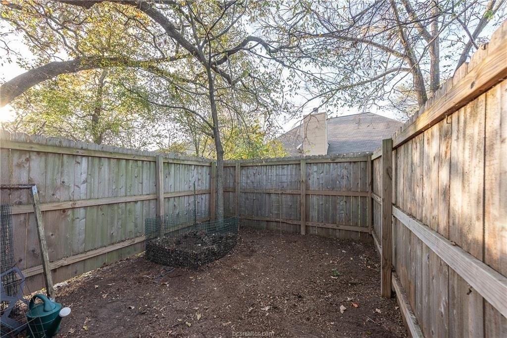 Hardwood Ln, College Station, TX 77840