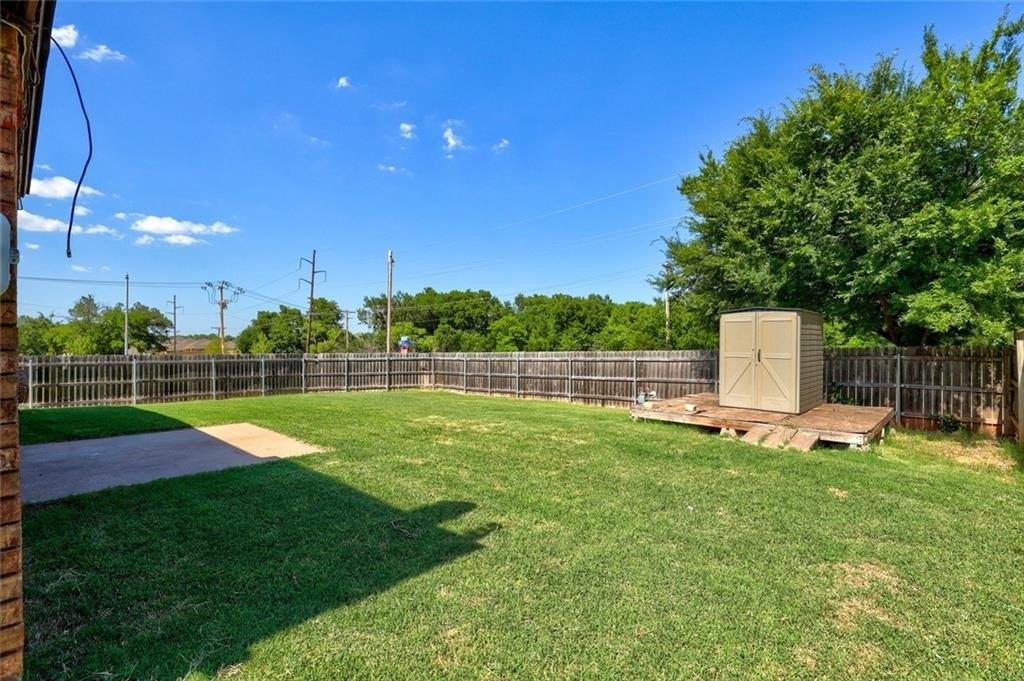 Knollwood Ter, Moore, OK 73160