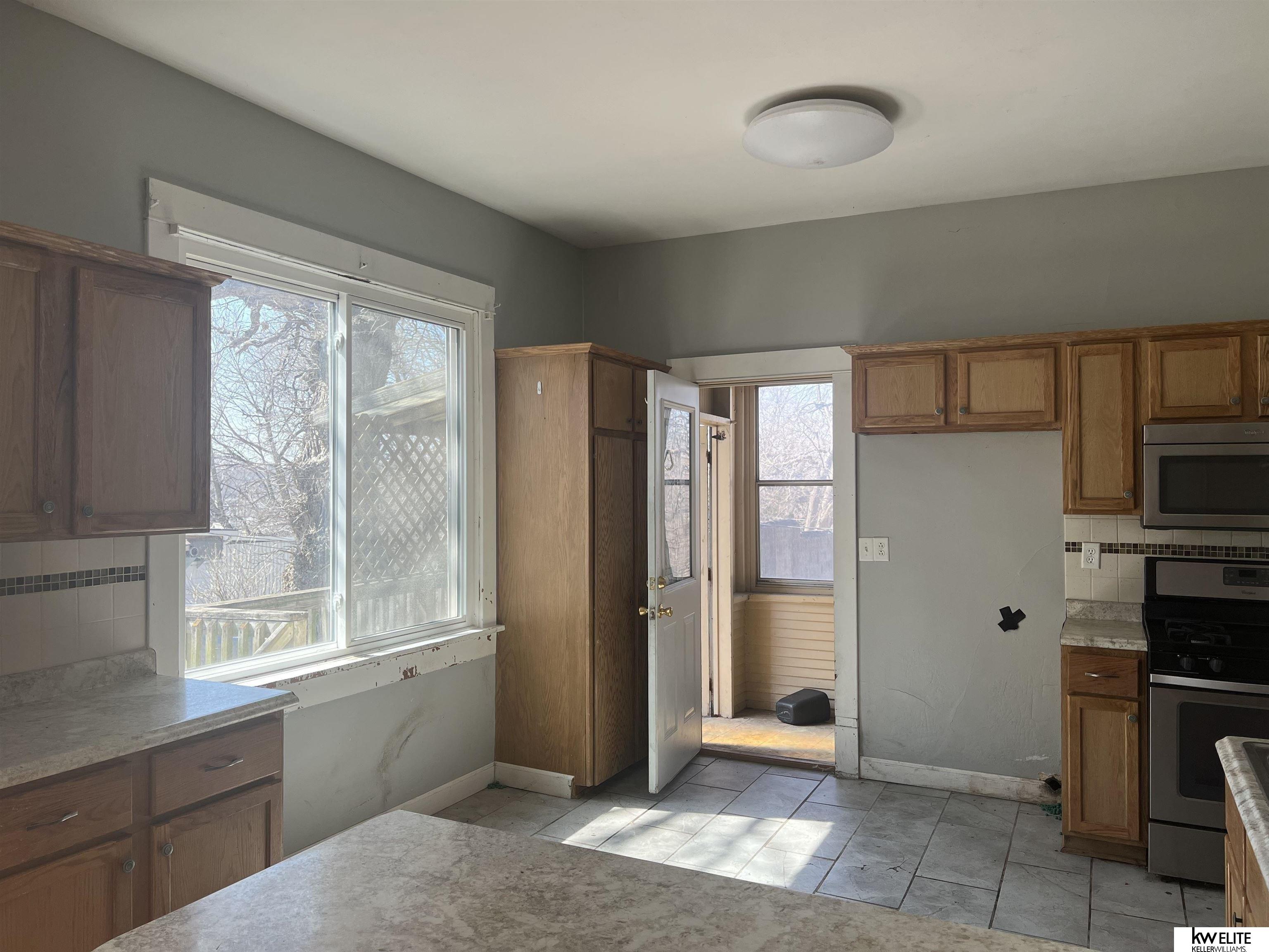 S 10th St, Omaha, NE 68108