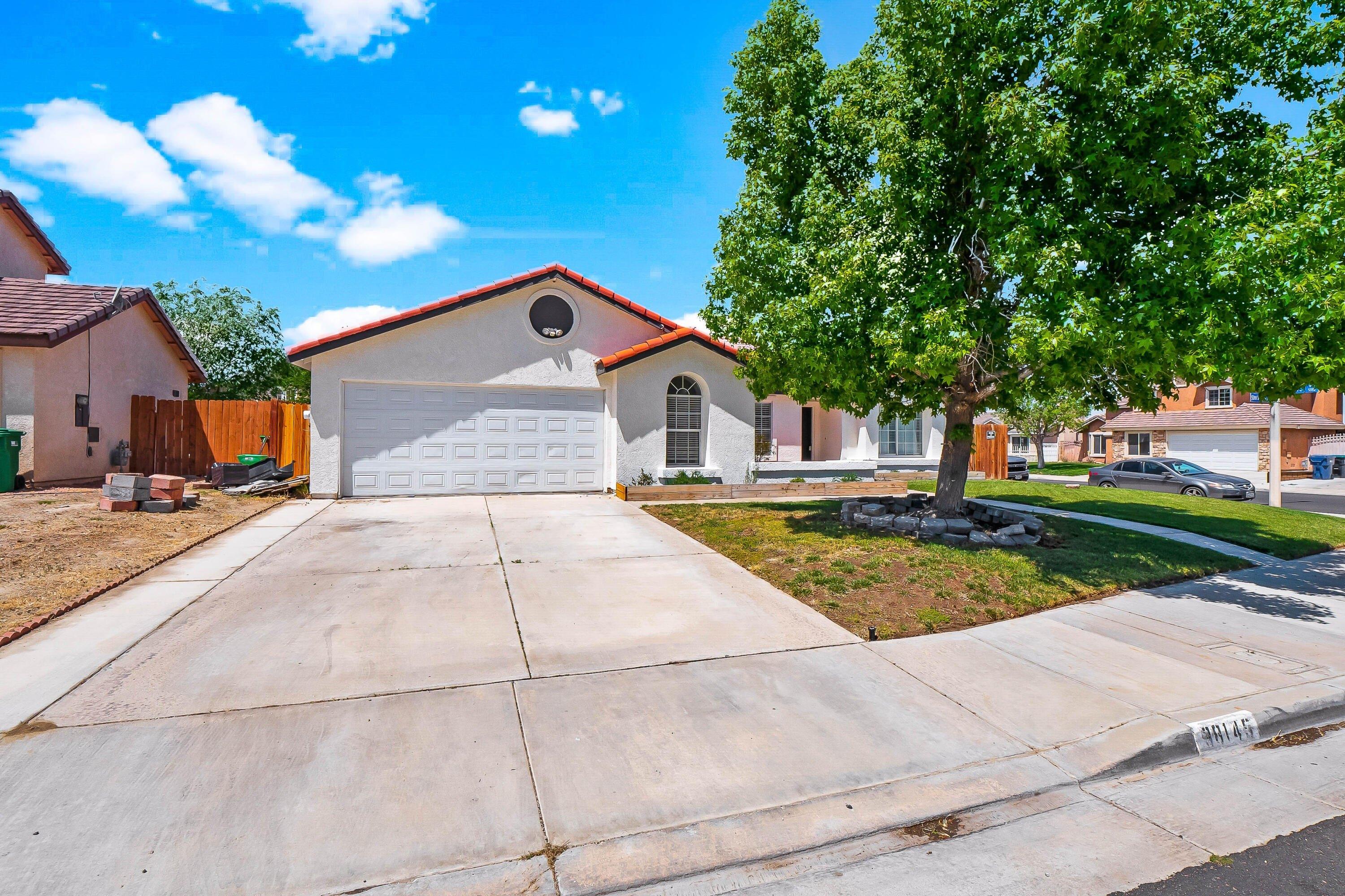 53rd St E, Palmdale, CA 93552