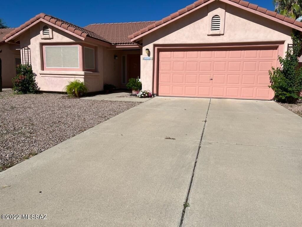 N Woodstone Trl, Tucson, AZ 85742