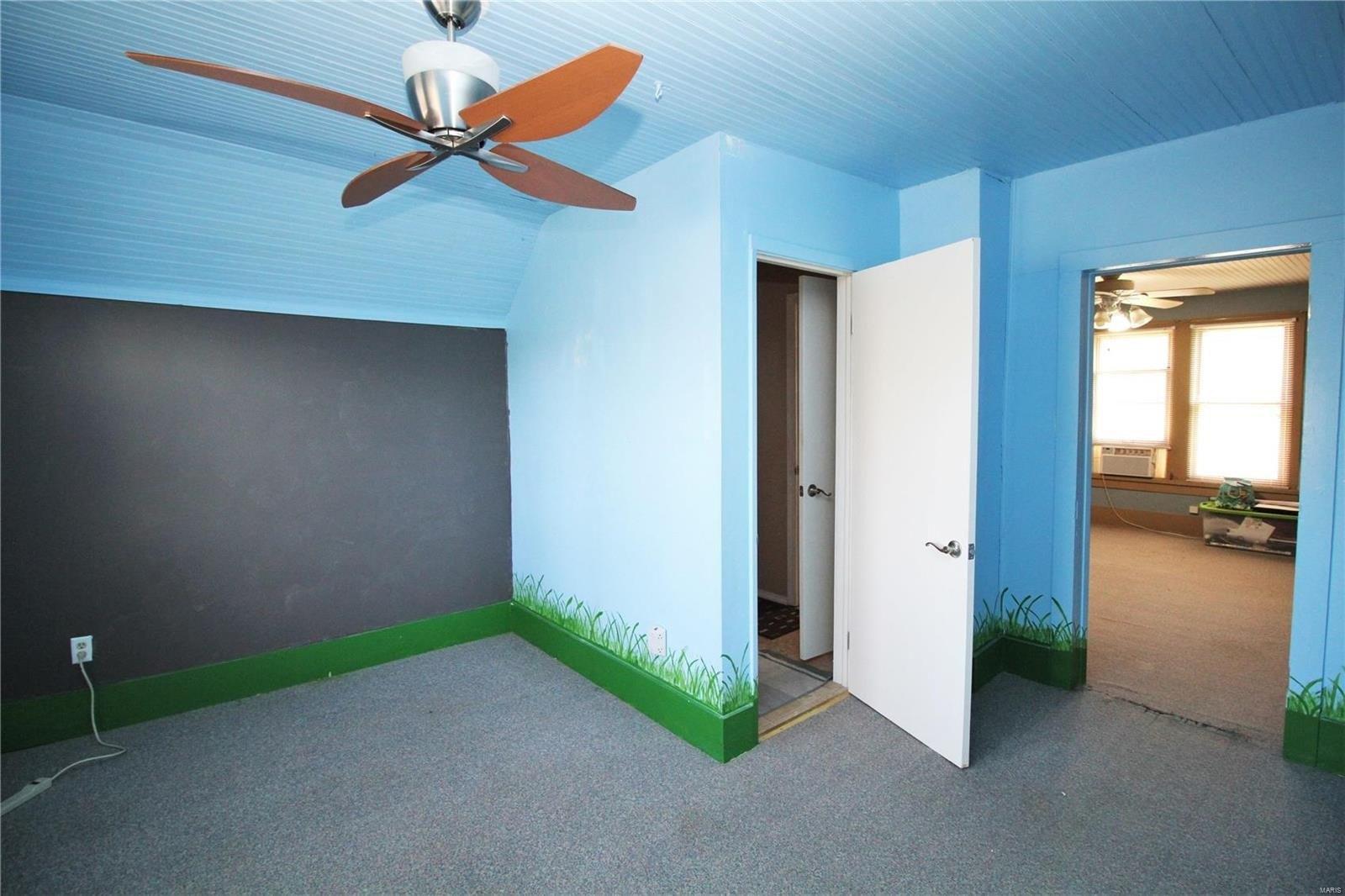 S Washington St, Farmington, MO 63640
