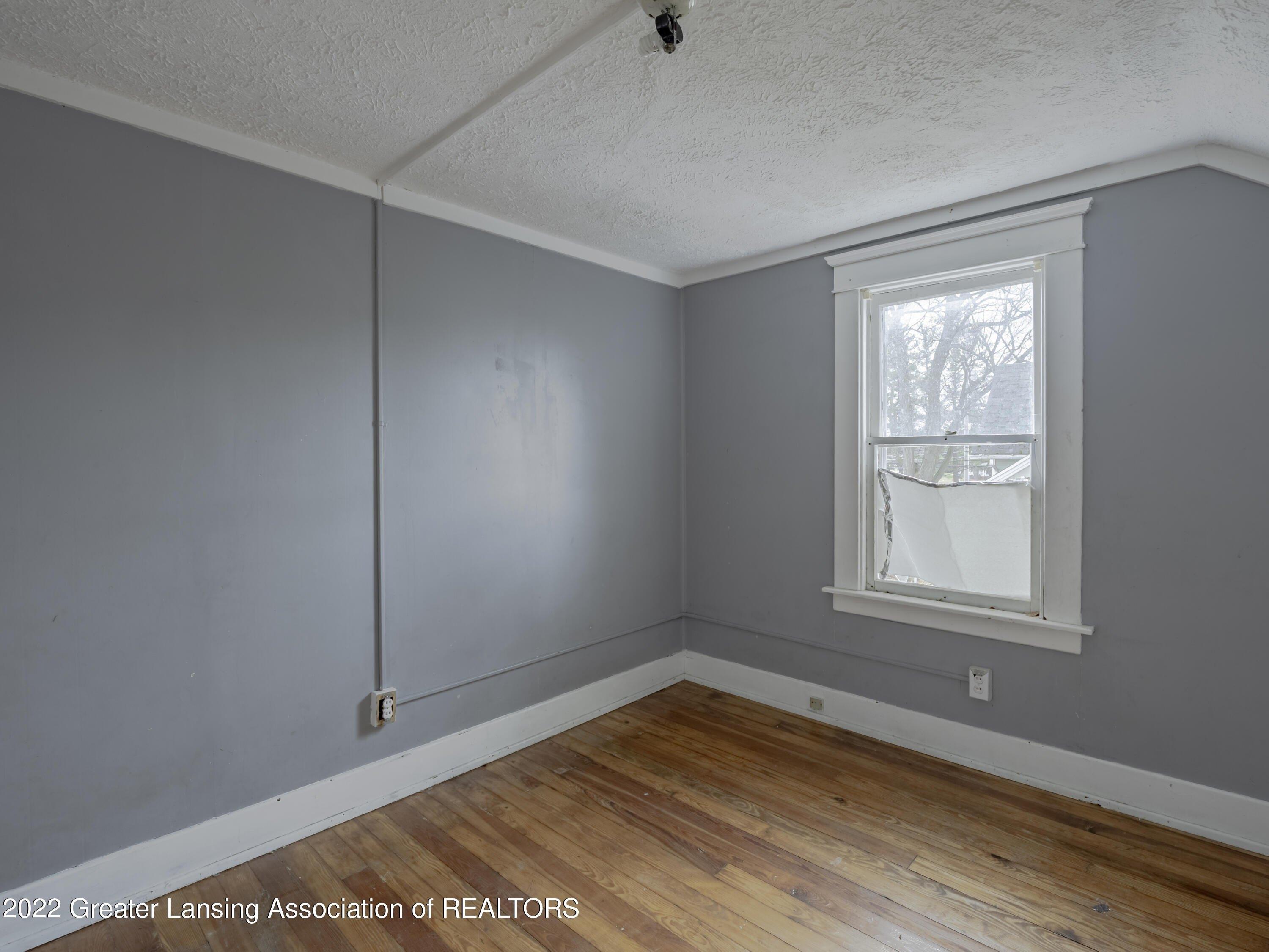 Lemrork Ct, Lansing, MI 48906