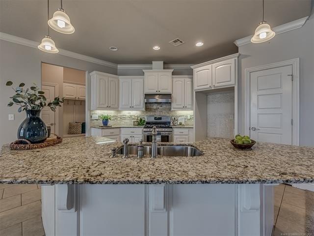 Nottingham Pl, Bartlesville, OK 74006