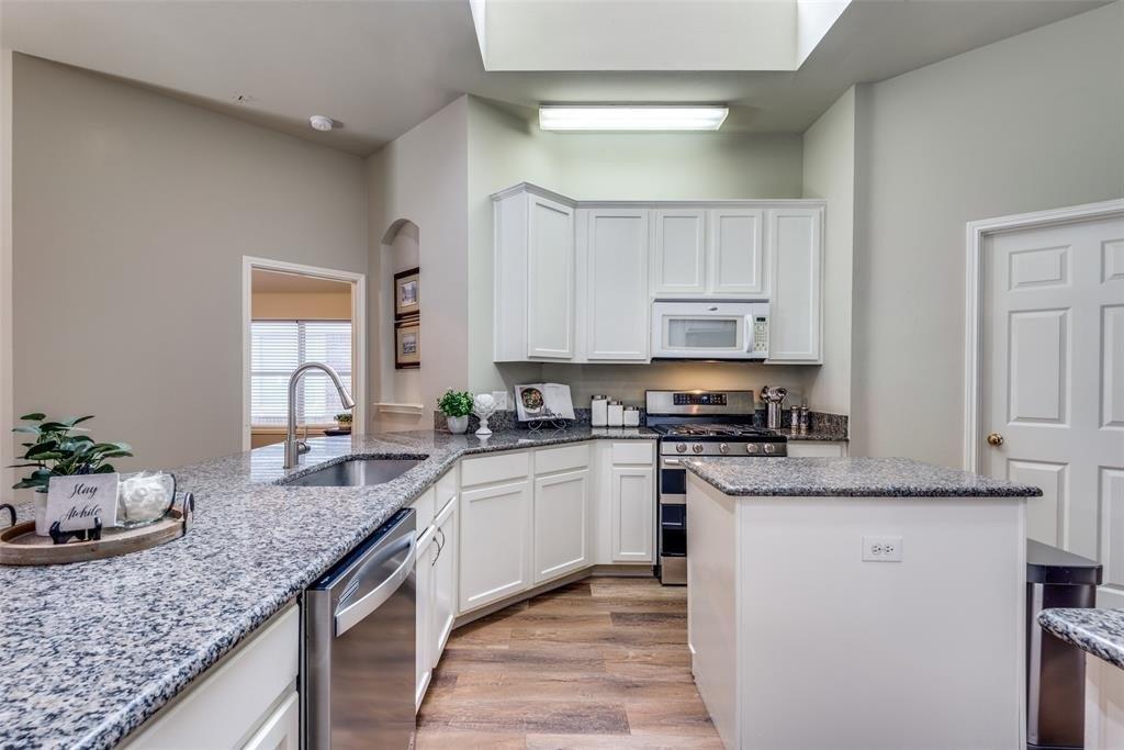 Maple Dr, The Colony, TX 75056