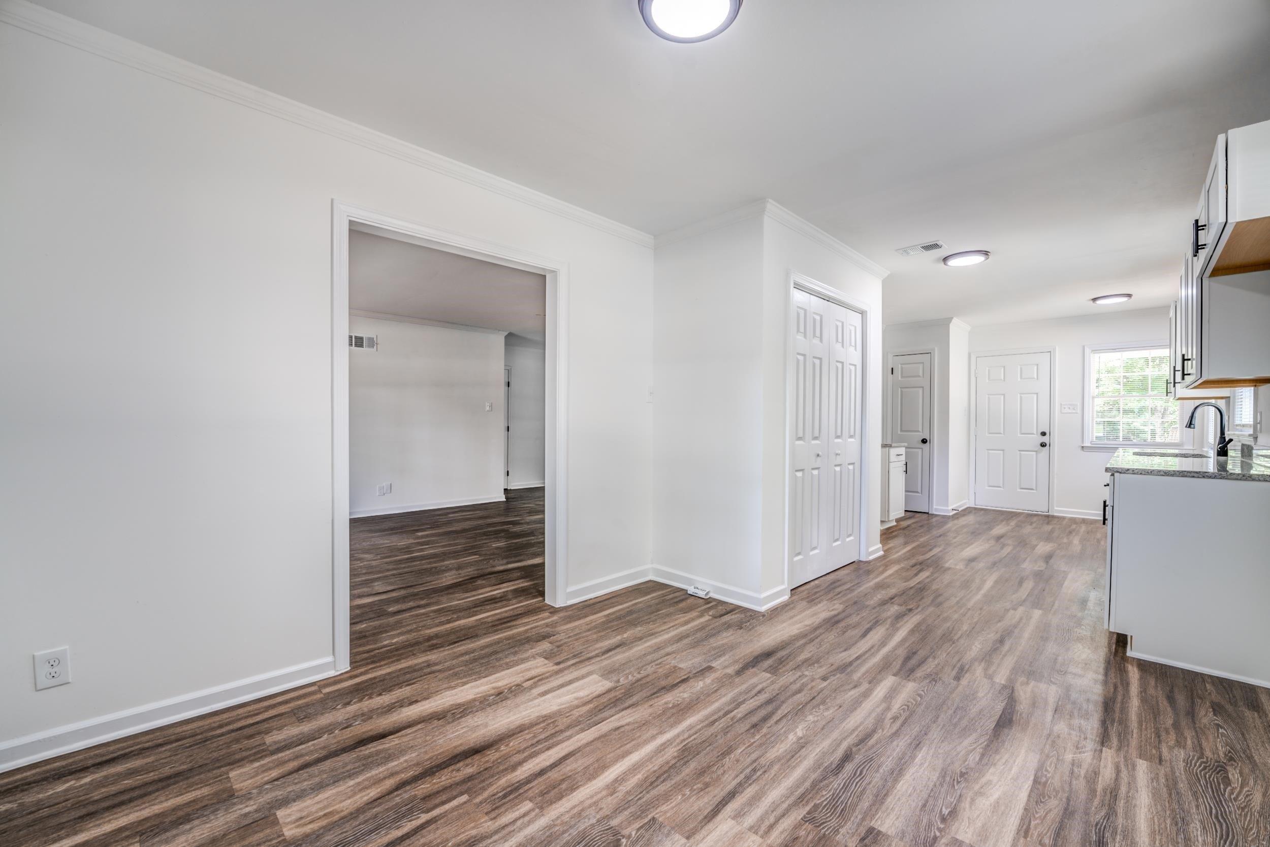 N Lake Forest Dr, Memphis, TN 38128