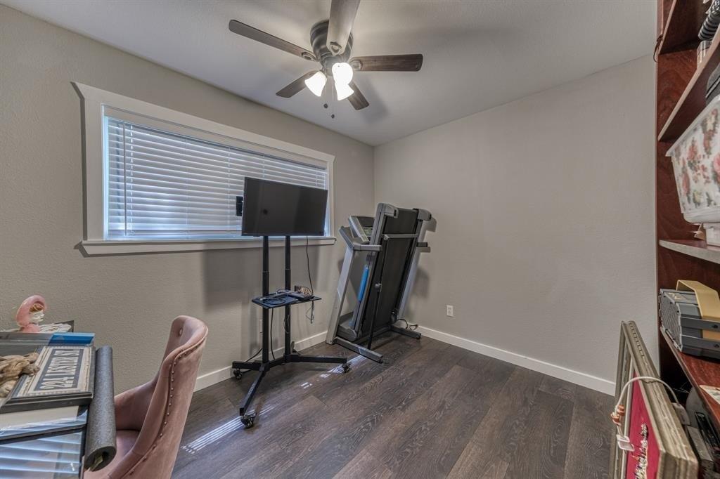 Lester St, Burleson, TX 76028