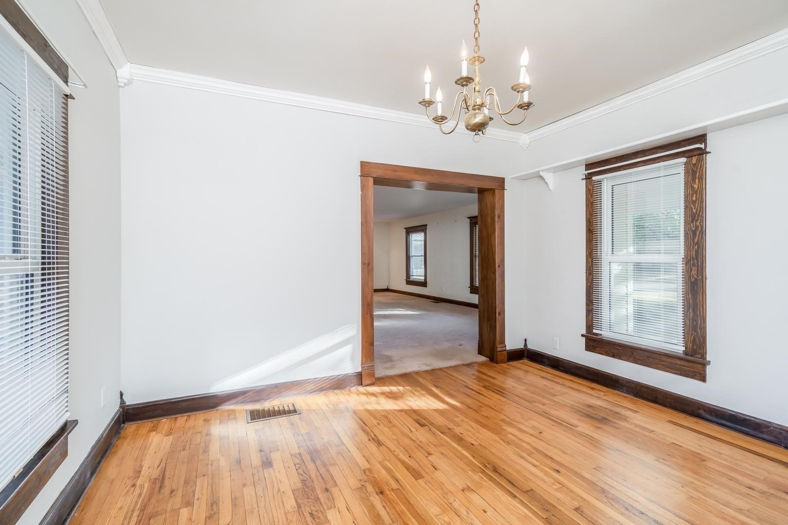 N Linden St, Belle Plaine, KS 67013