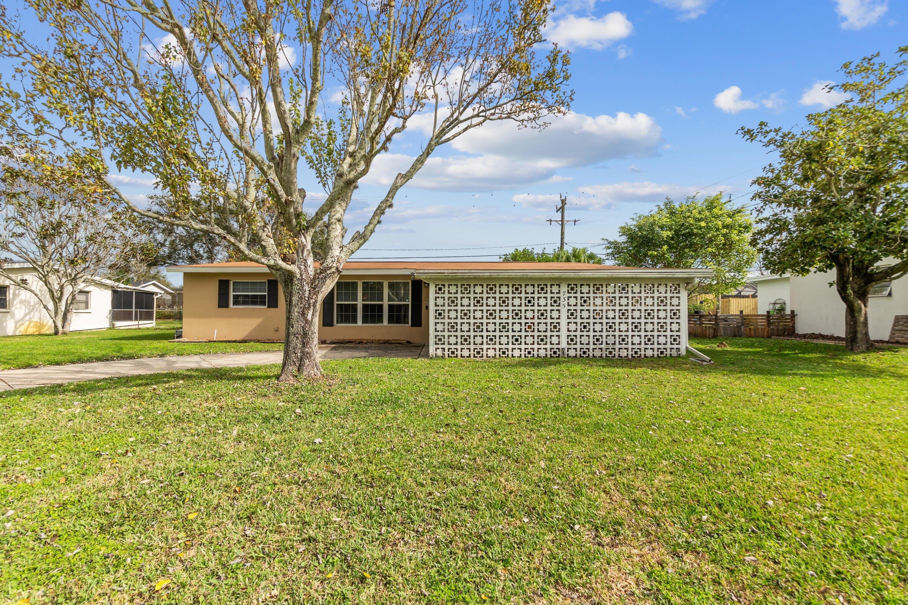 Ixora Dr, Melbourne, FL 32935