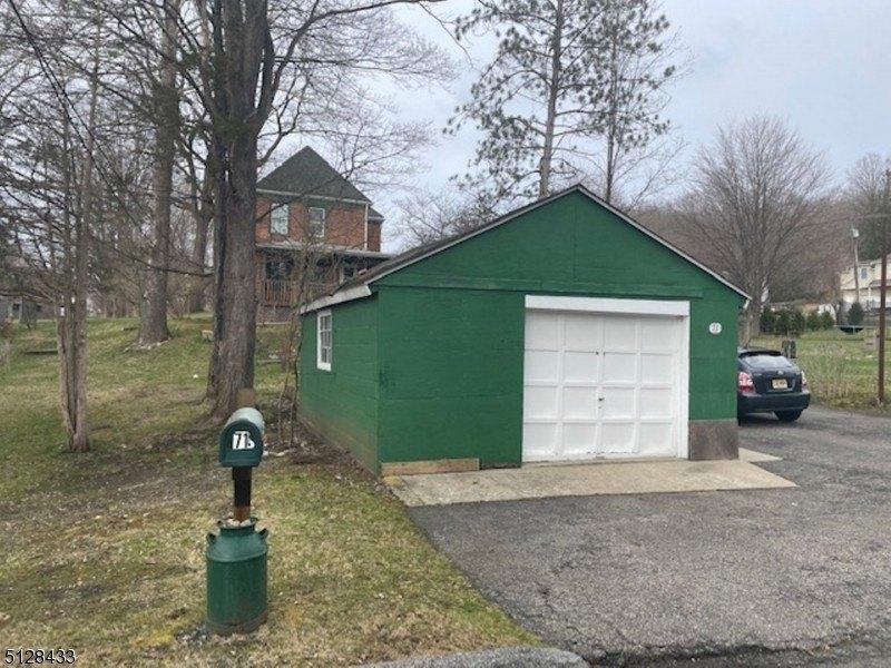 Wishing Well Rd, Hamburg, NJ 07419