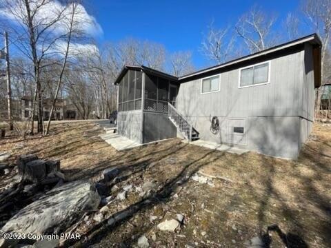 Stuart Pl, Bushkill, PA 18324