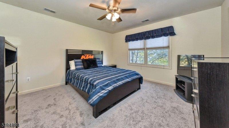 Stone Cliff Ter, Oak Ridge, NJ 07438