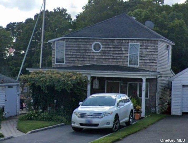 Cottage Ave, Bay Shore, NY 11706