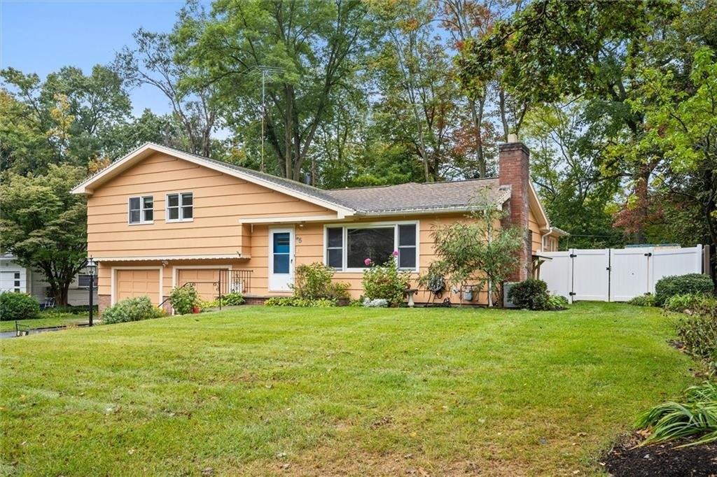 Burrows Hills Dr, Rochester, NY 14625
