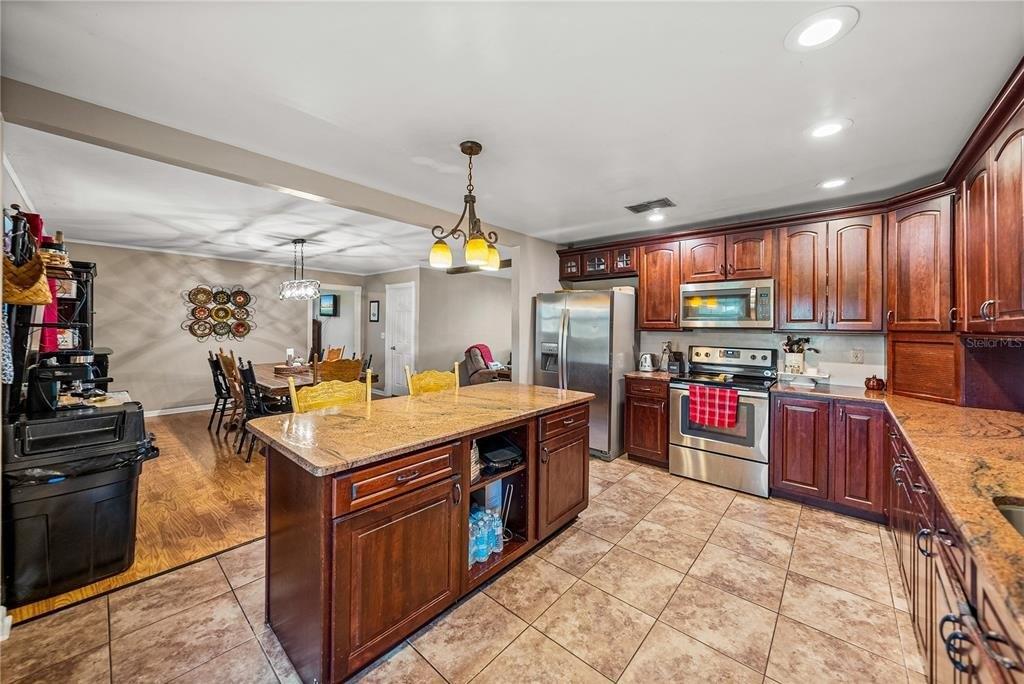 Gary Ln, Lakeland, FL 33812