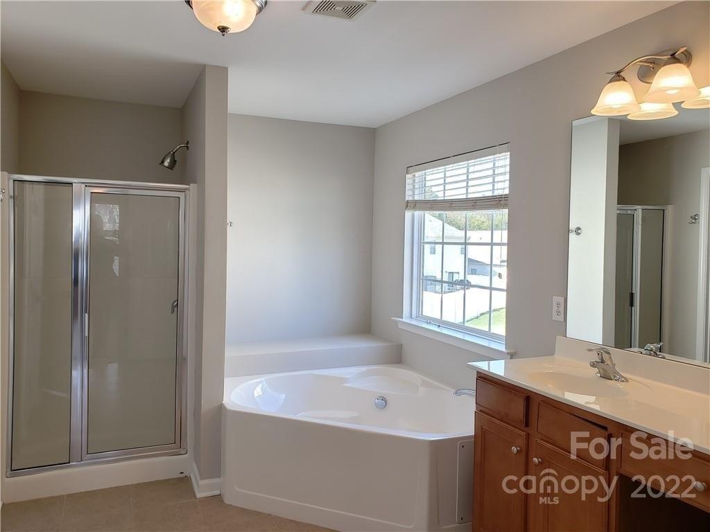 Taylor Ridge Ln, Charlotte, NC 28273