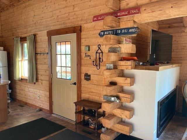 Diamond Pond Rd, Colebrook, NH 03576