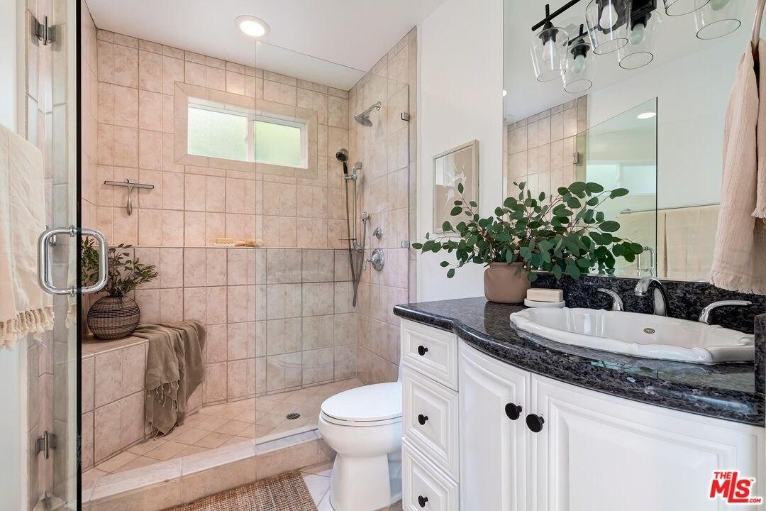 N Knoll Dr, Los Angeles, CA 90068