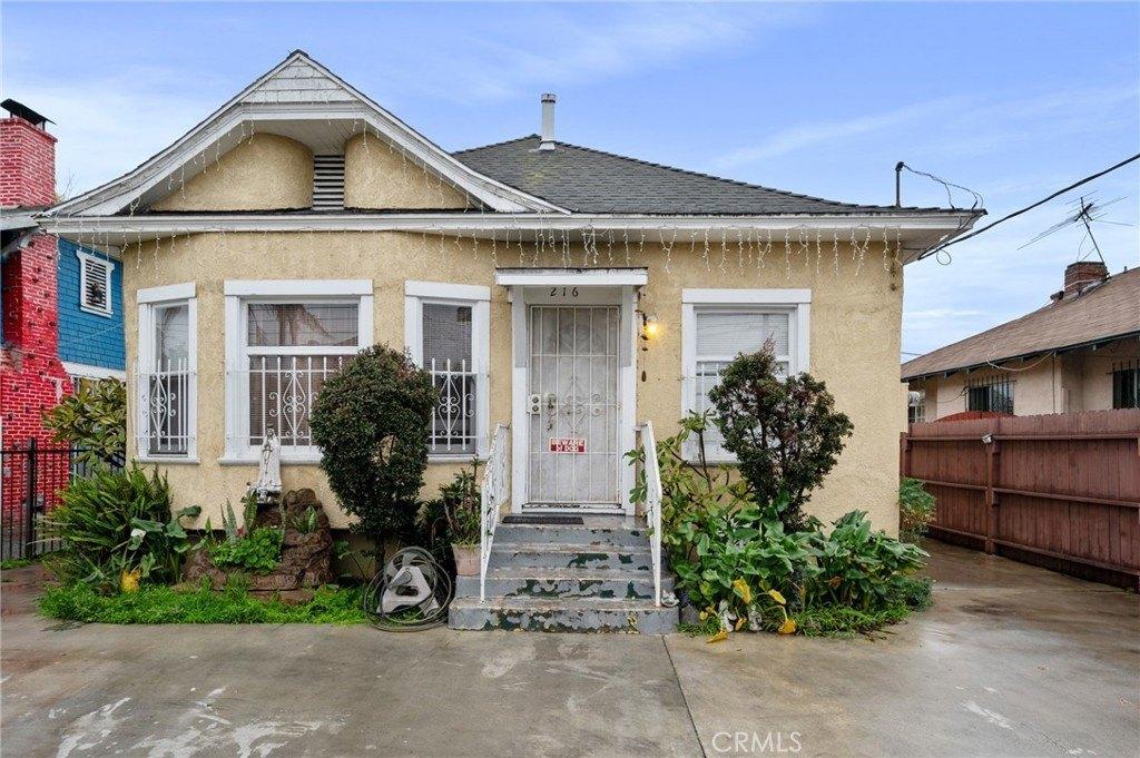 W 56th St, Los Angeles, CA 90037