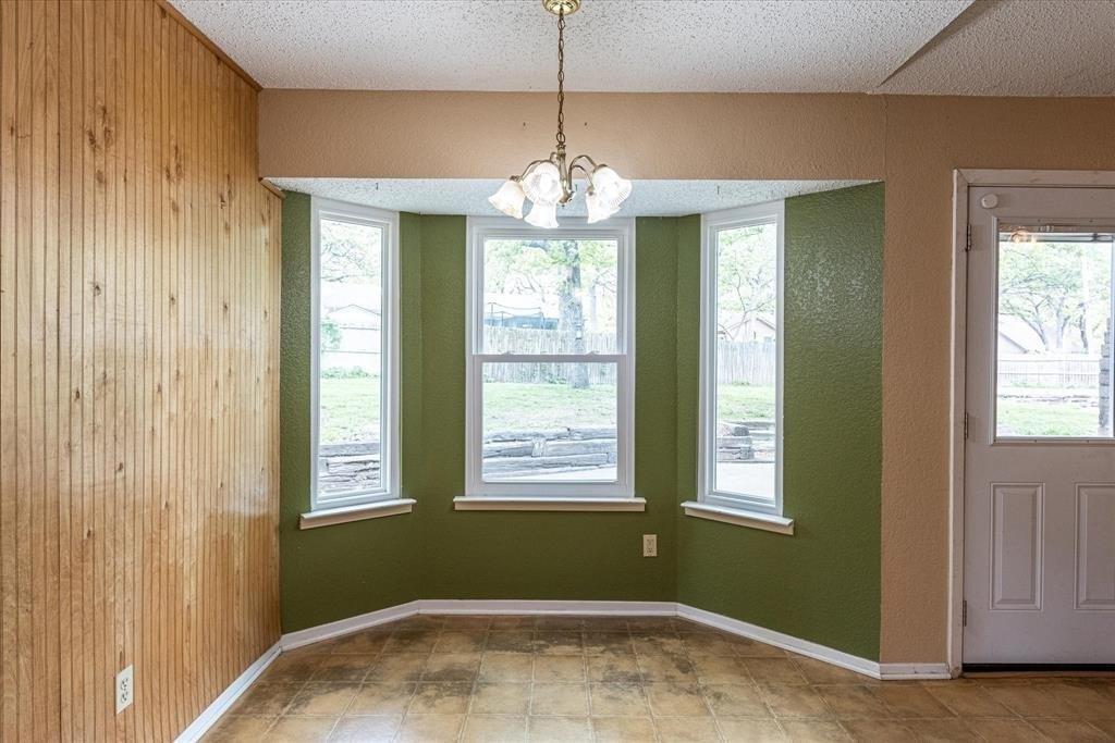 Woodlake Cir, Azle, TX 76020