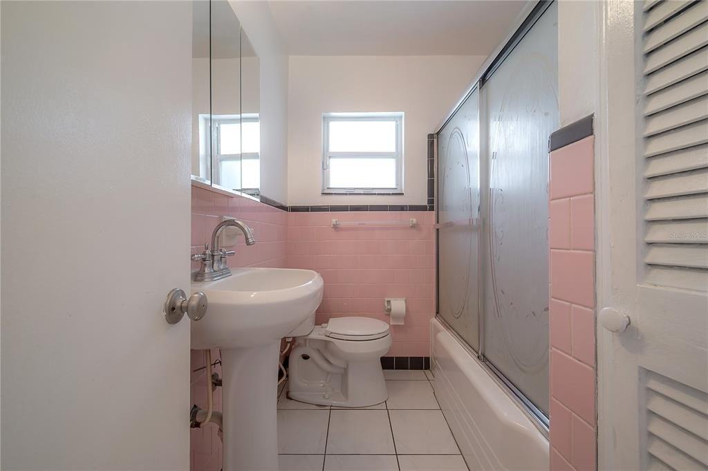 W Henry Ave, Tampa, FL 33603