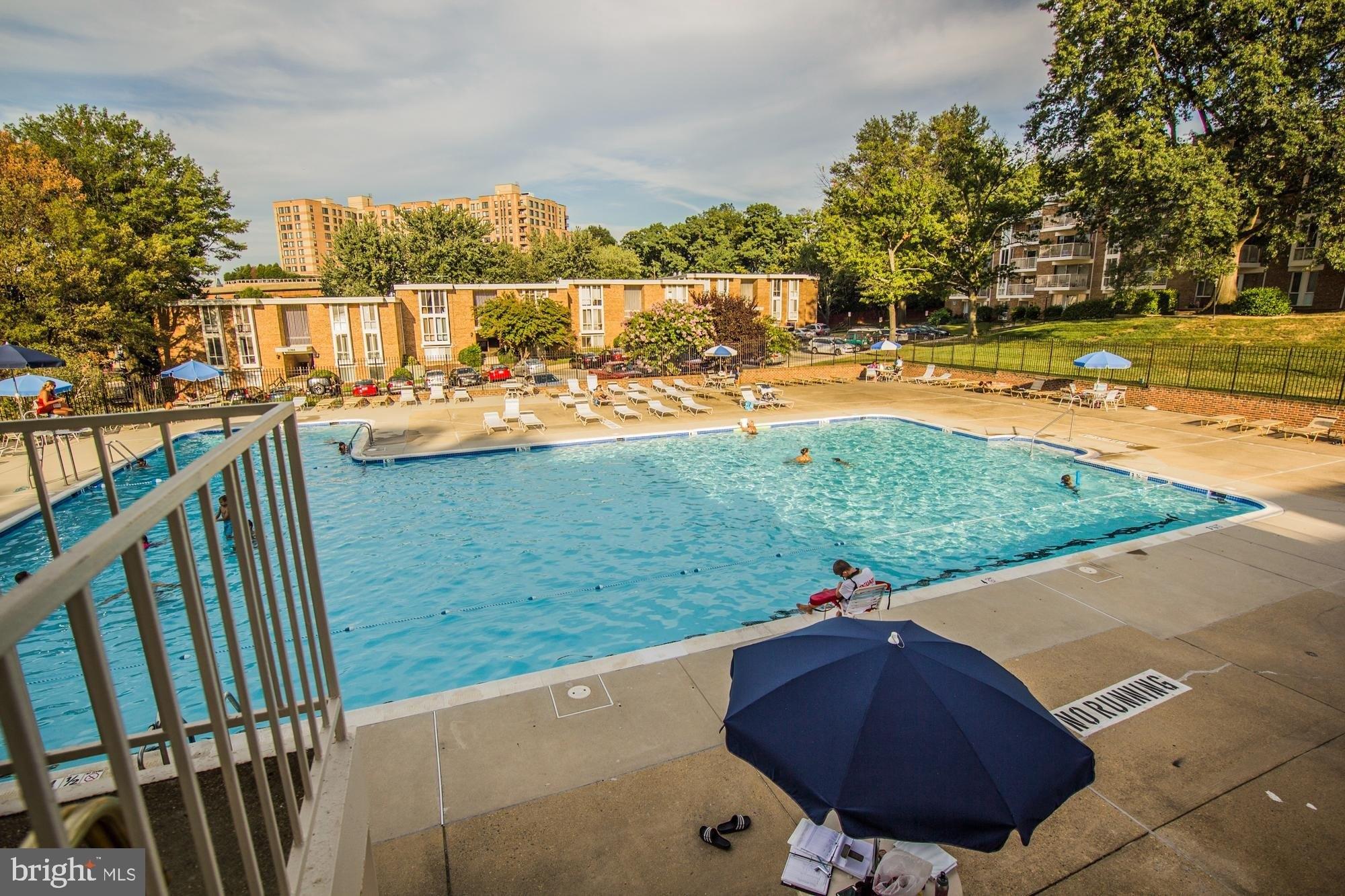 Redcoat Dr, Alexandria, VA 22303