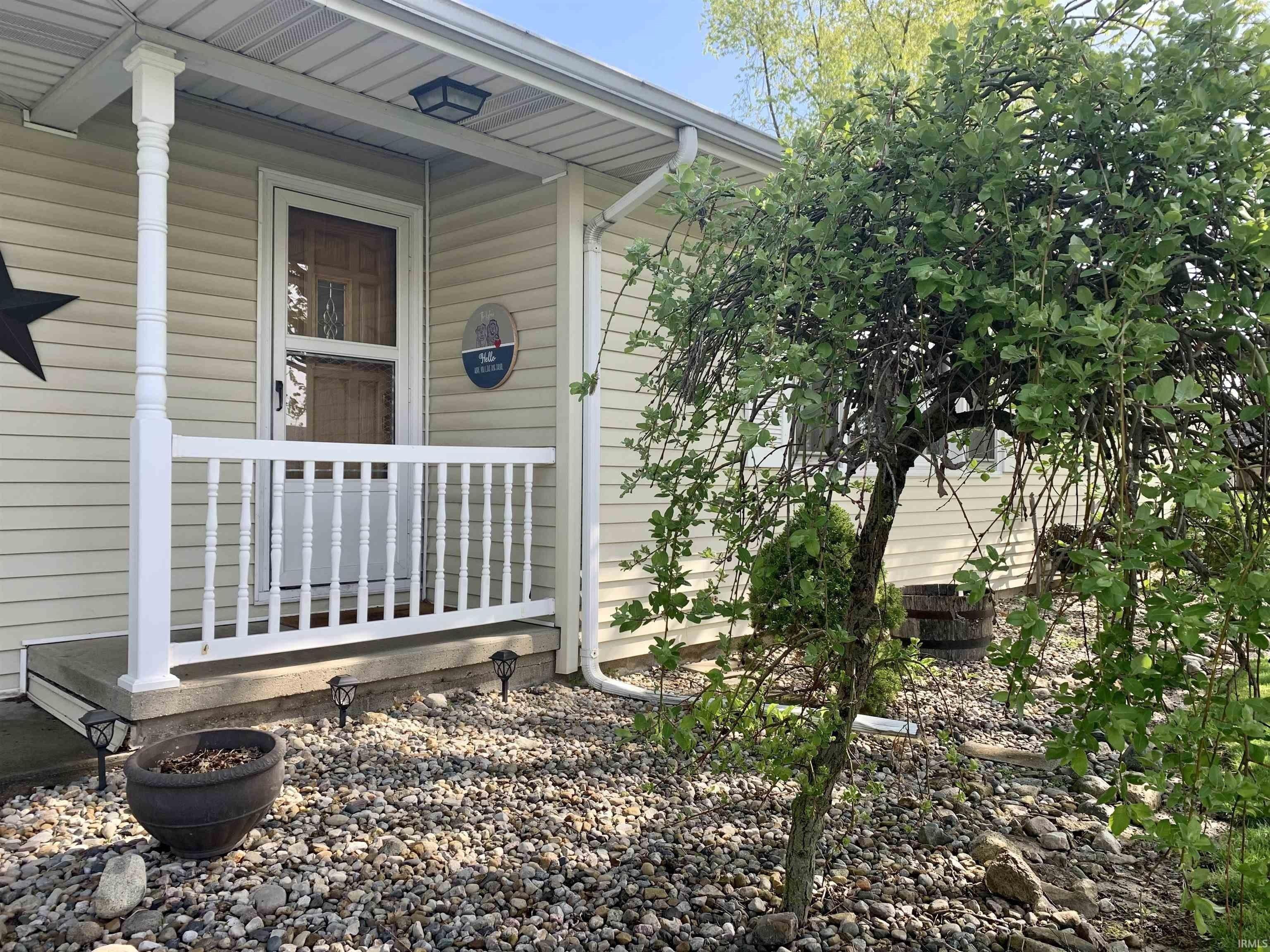 Barbara Dr, Columbia City, IN 46725