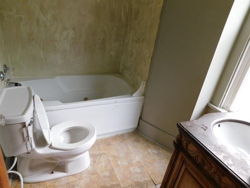 W Ridge Ave, Sharpsville, PA 16150